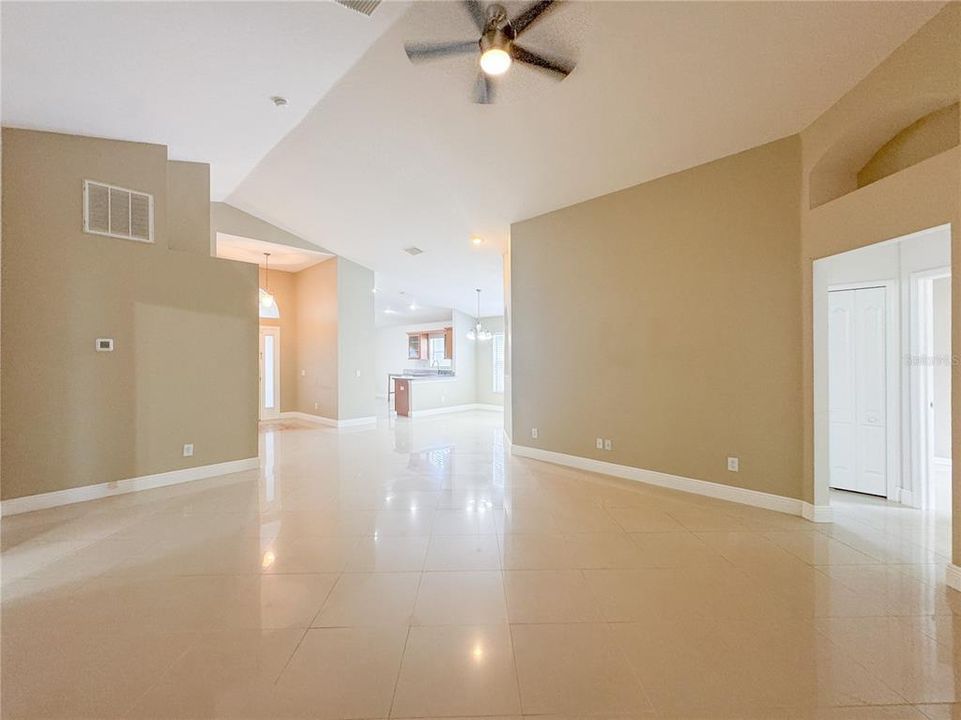 En Venta: $350,000 (3 camas, 2 baños, 1640 Pies cuadrados)