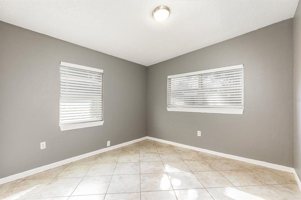 Под контрактом: $365,000 (3 спален, 1 ванн, 1511 Квадратных фут)