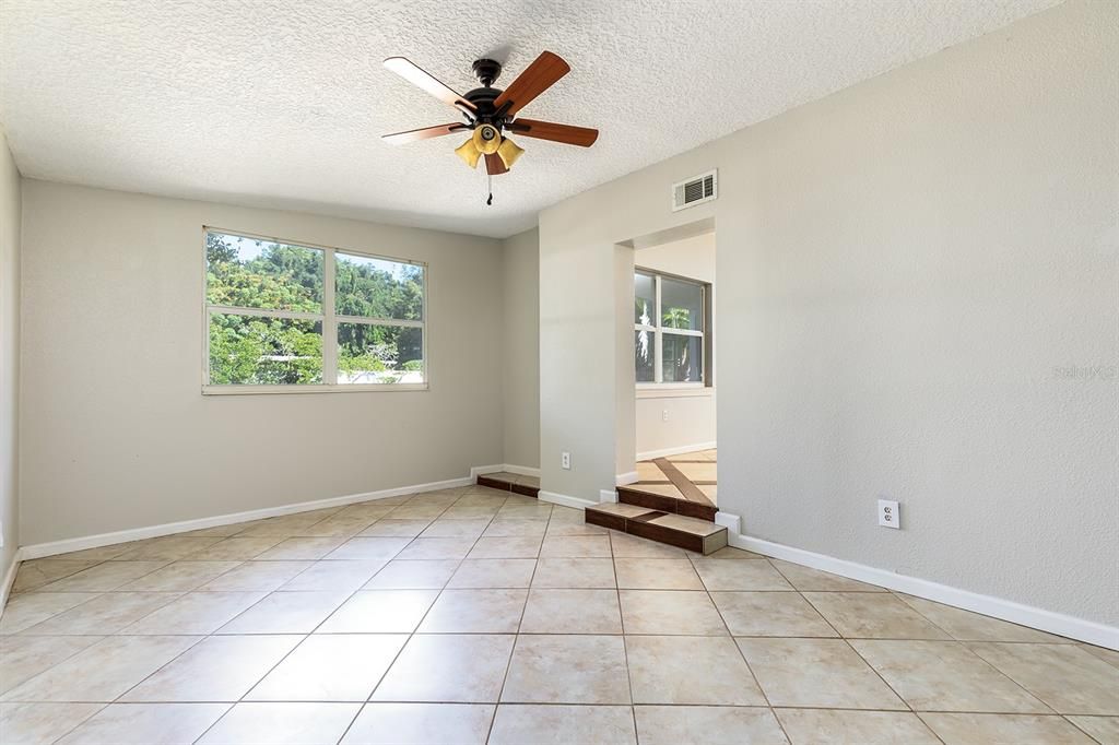 Под контрактом: $365,000 (3 спален, 1 ванн, 1511 Квадратных фут)