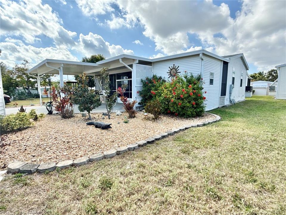 For Sale: $239,988 (2 beds, 2 baths, 960 Square Feet)