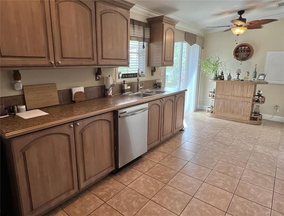 For Sale: $239,988 (2 beds, 2 baths, 960 Square Feet)