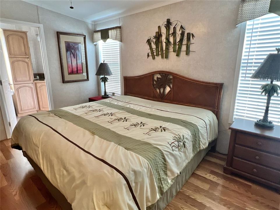 For Sale: $239,988 (2 beds, 2 baths, 960 Square Feet)