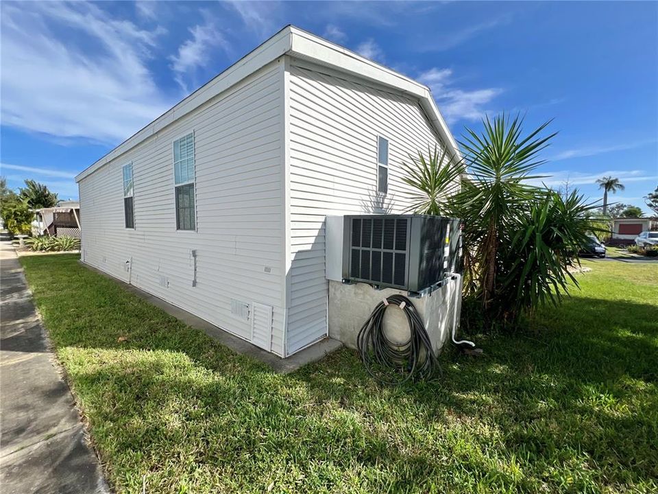 For Sale: $239,988 (2 beds, 2 baths, 960 Square Feet)