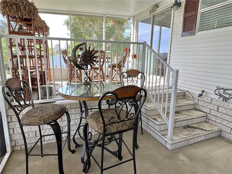 For Sale: $239,988 (2 beds, 2 baths, 960 Square Feet)