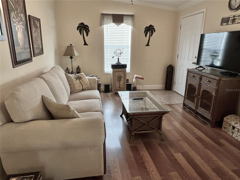 For Sale: $239,988 (2 beds, 2 baths, 960 Square Feet)