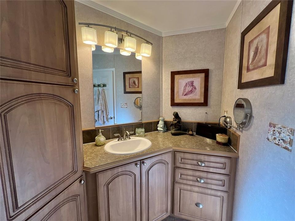 For Sale: $239,988 (2 beds, 2 baths, 960 Square Feet)