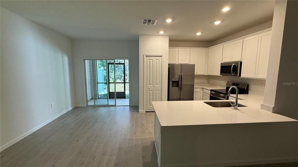 For Rent: $1,675 (3 beds, 2 baths, 1707 Square Feet)