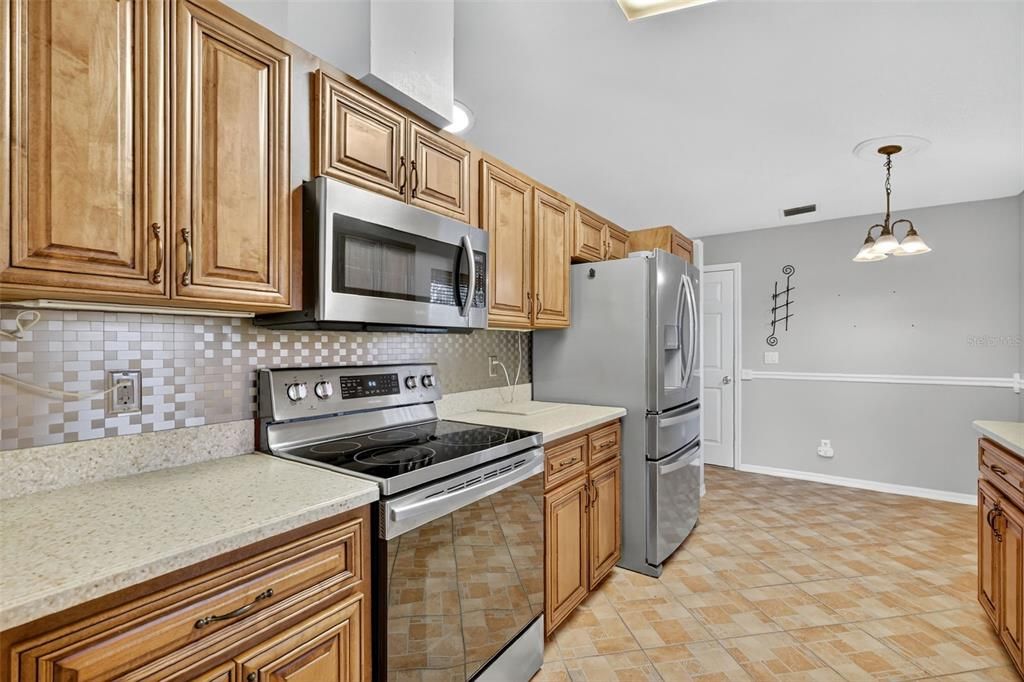 На продажу: $264,900 (2 спален, 2 ванн, 1447 Квадратных фут)