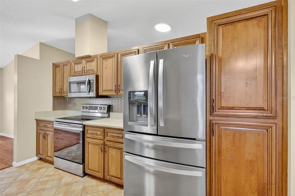 На продажу: $264,900 (2 спален, 2 ванн, 1447 Квадратных фут)