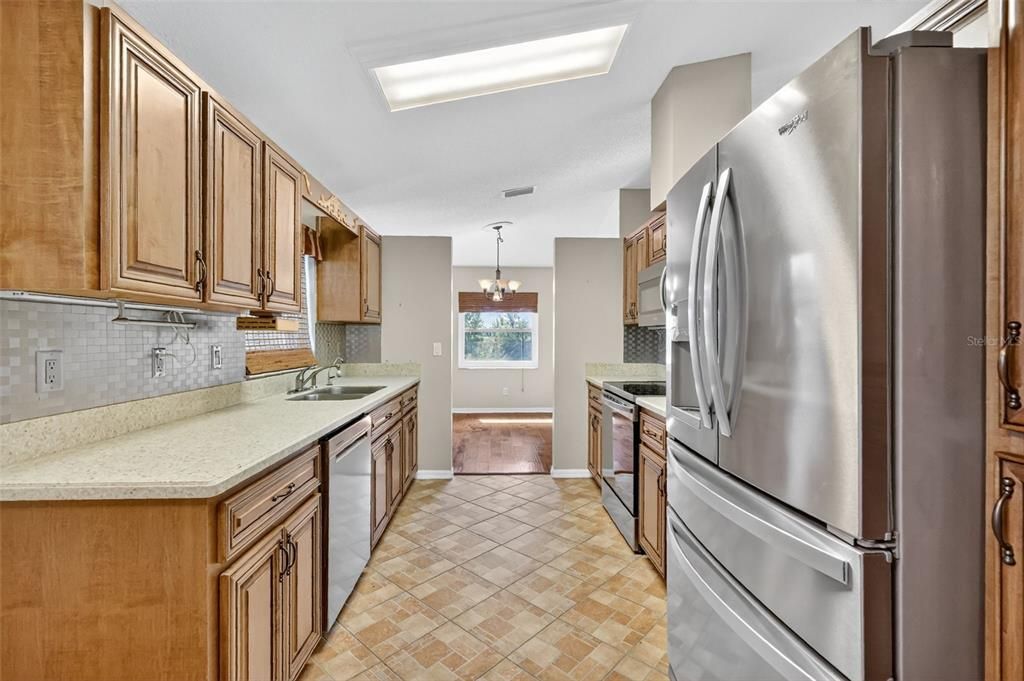 На продажу: $264,900 (2 спален, 2 ванн, 1447 Квадратных фут)