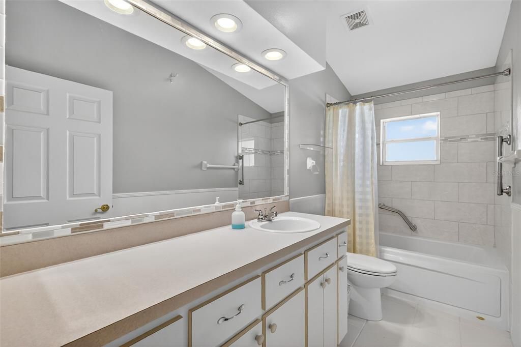 На продажу: $264,900 (2 спален, 2 ванн, 1447 Квадратных фут)