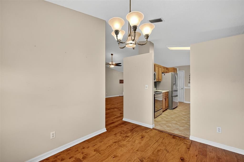 На продажу: $264,900 (2 спален, 2 ванн, 1447 Квадратных фут)