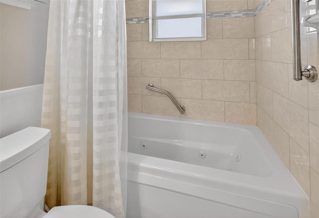 На продажу: $264,900 (2 спален, 2 ванн, 1447 Квадратных фут)