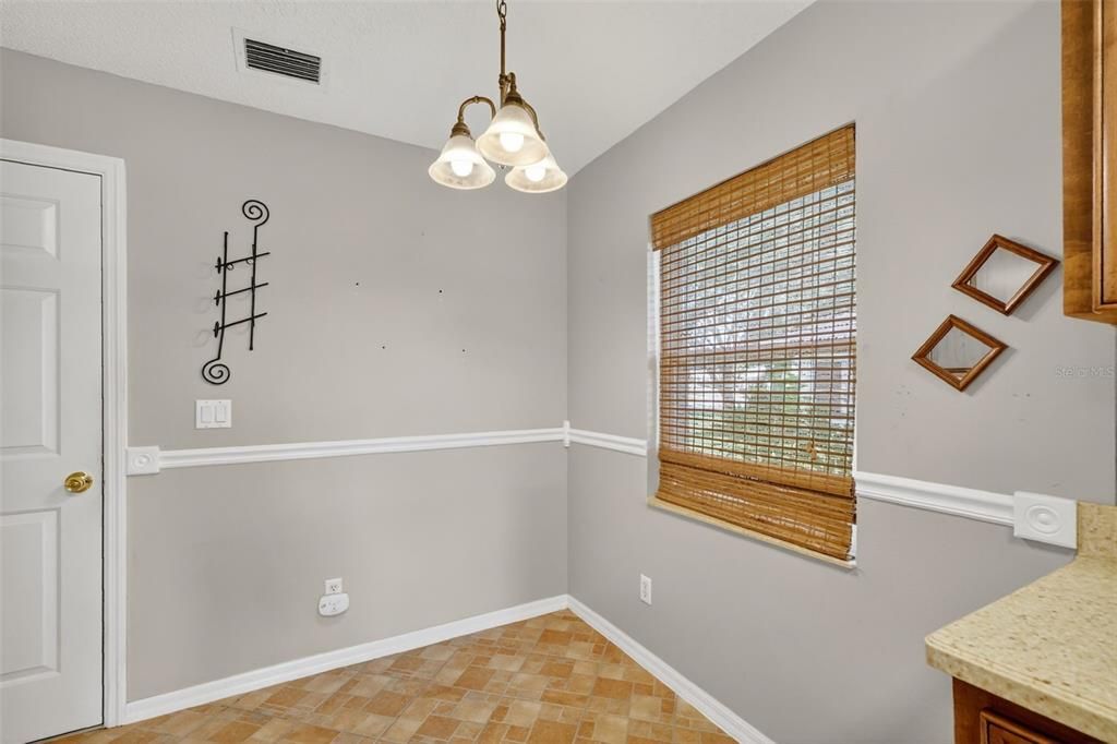 На продажу: $264,900 (2 спален, 2 ванн, 1447 Квадратных фут)