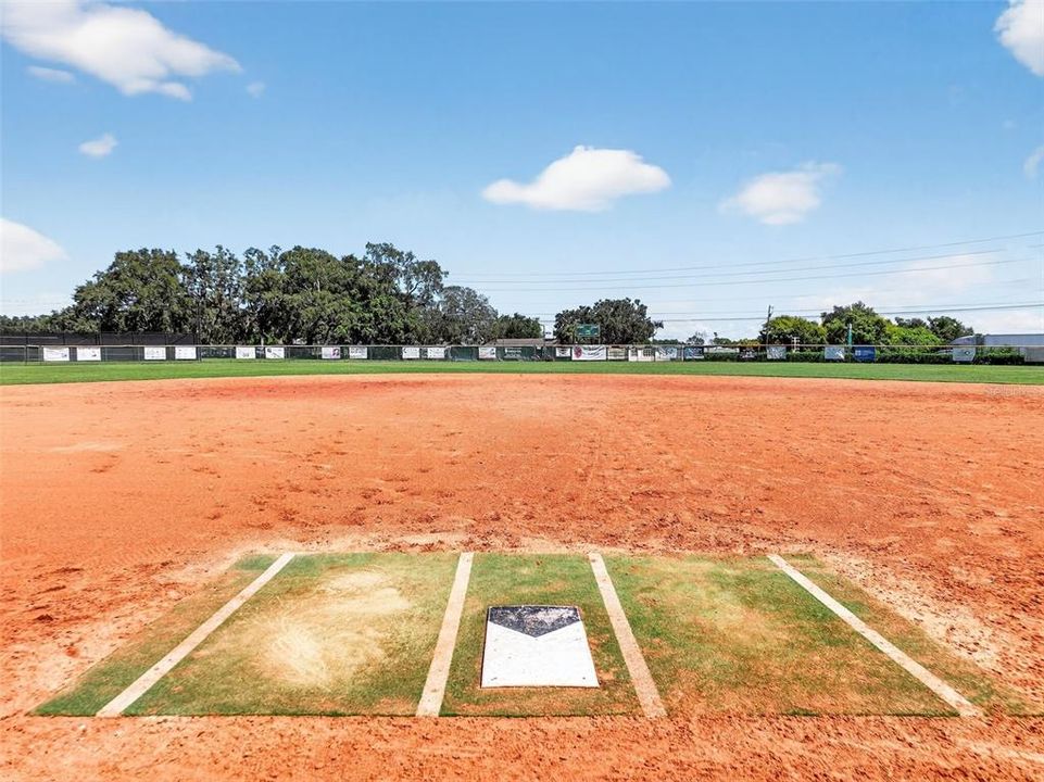 На продажу: $264,900 (2 спален, 2 ванн, 1447 Квадратных фут)