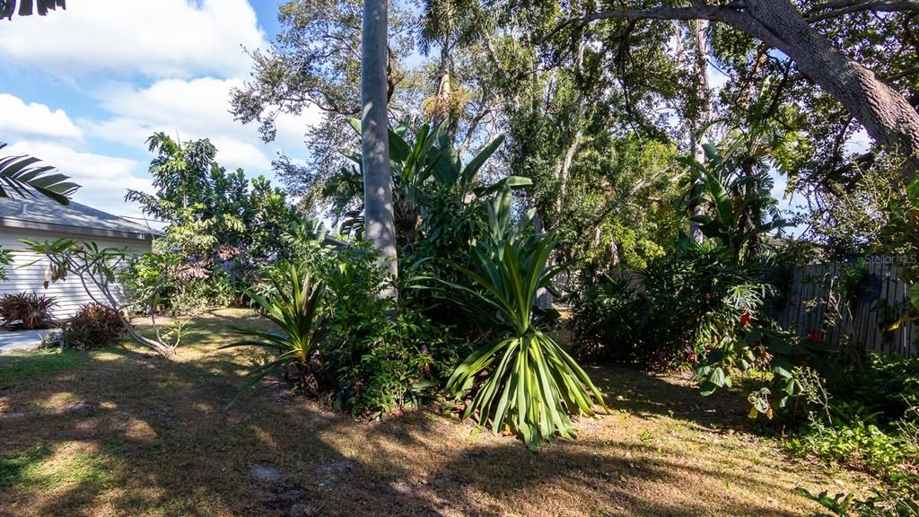 For Sale: $374,777 (3 beds, 2 baths, 1156 Square Feet)