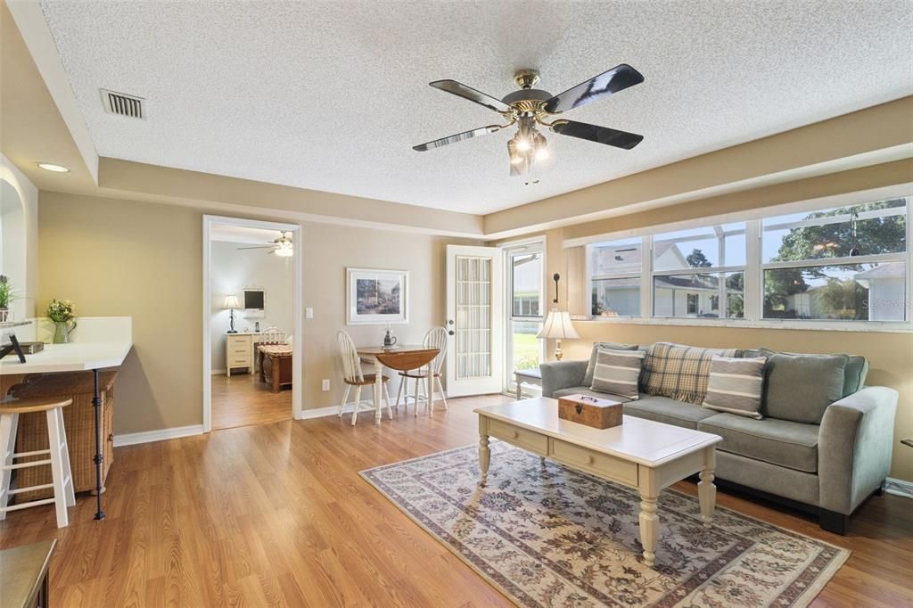 En Venta: $285,000 (3 camas, 2 baños, 1814 Pies cuadrados)