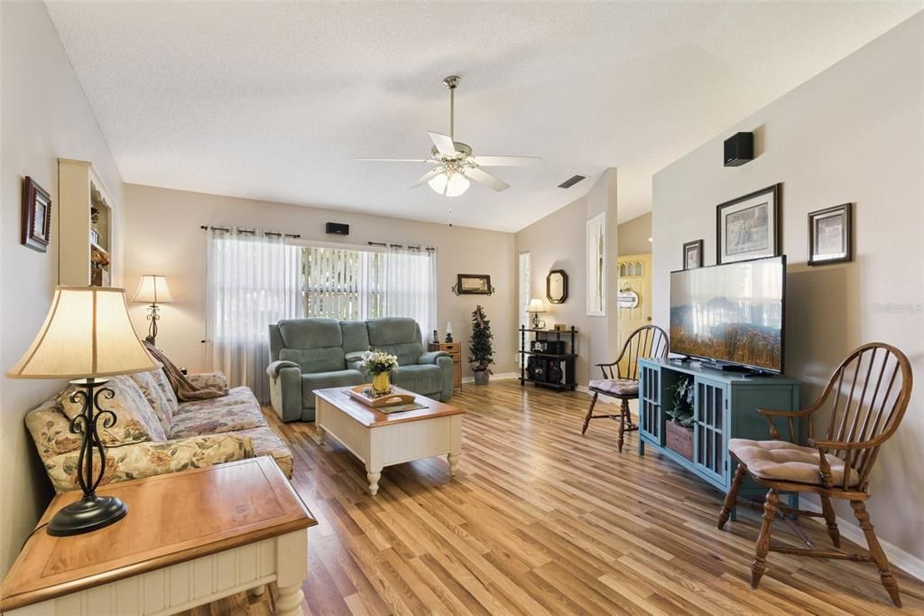 En Venta: $285,000 (3 camas, 2 baños, 1814 Pies cuadrados)