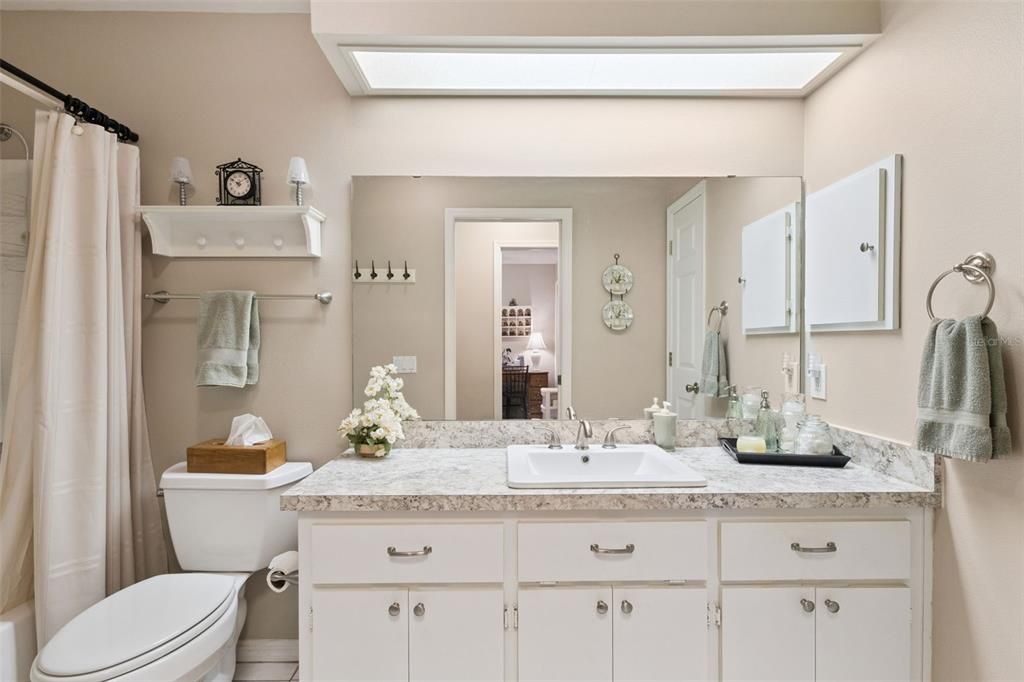 En Venta: $285,000 (3 camas, 2 baños, 1814 Pies cuadrados)