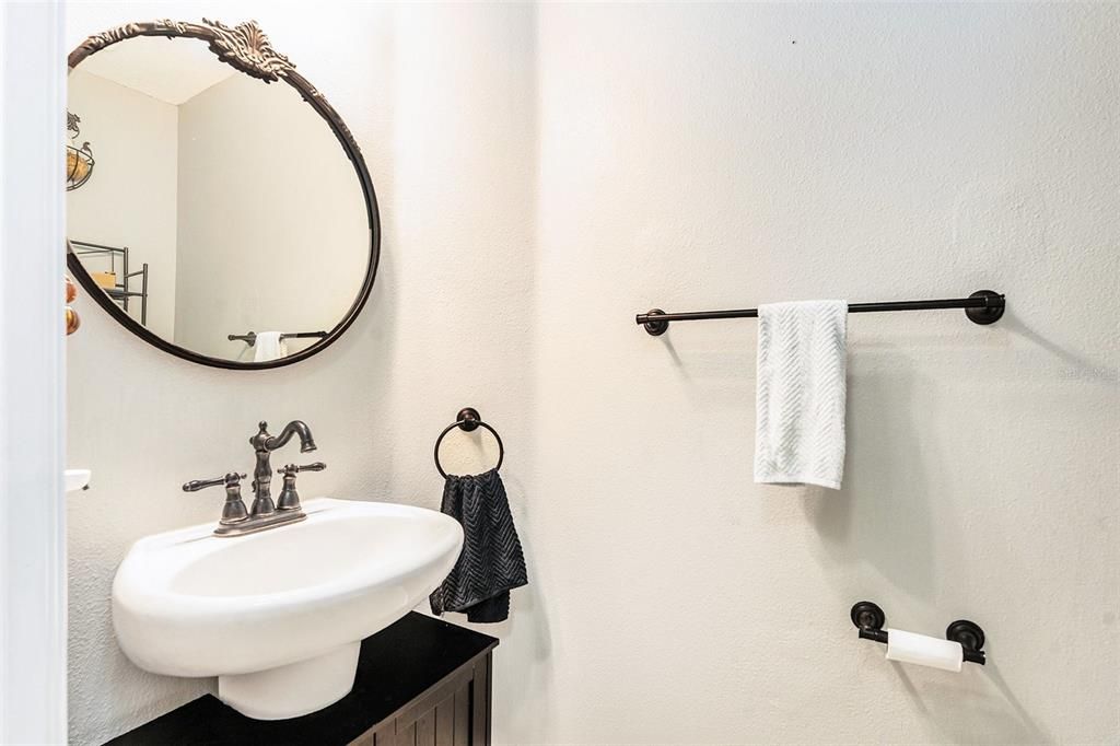 待售: $380,000 (4 贝兹, 2 浴室, 2500 平方英尺)