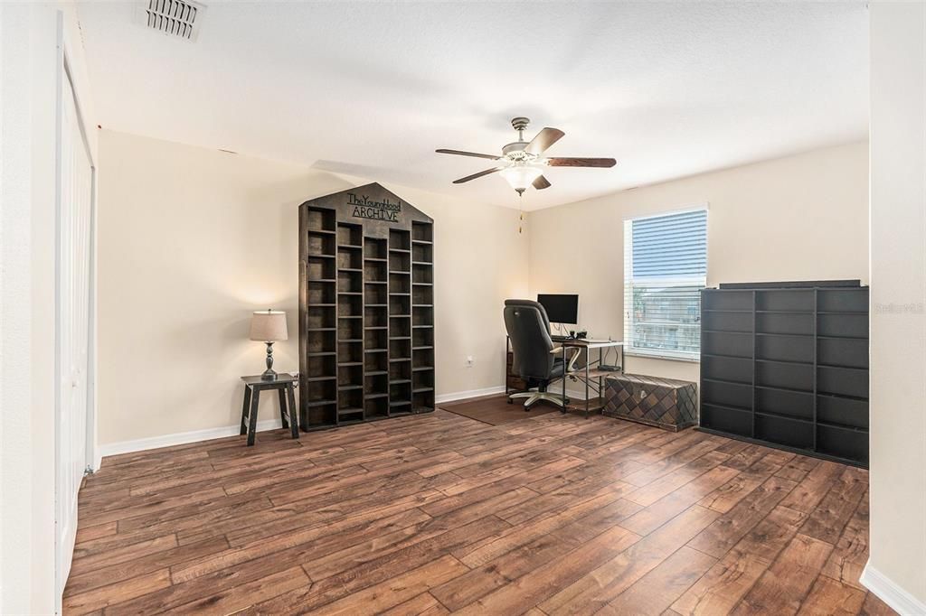 待售: $380,000 (4 贝兹, 2 浴室, 2500 平方英尺)