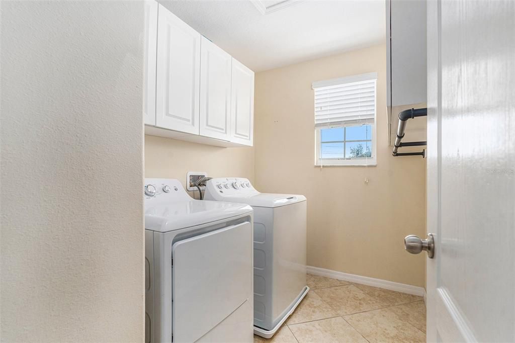 待售: $380,000 (4 贝兹, 2 浴室, 2500 平方英尺)