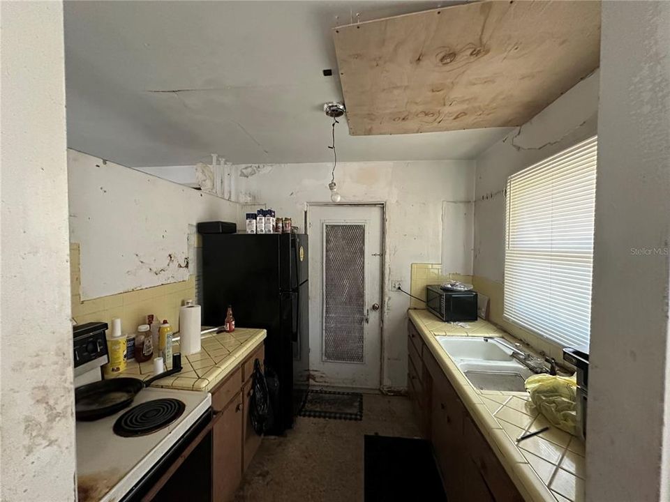 Active With Contract: $219,000 (2 beds, 2 baths, 1154 Square Feet)