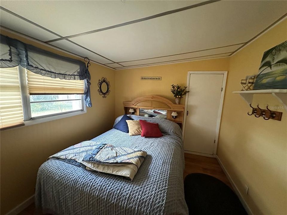 For Sale: $150,000 (1 beds, 1 baths, 882 Square Feet)