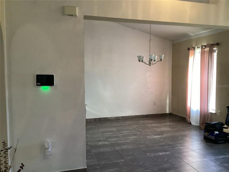 合同活跃: $1,660 (4 贝兹, 2 浴室, 1788 平方英尺)