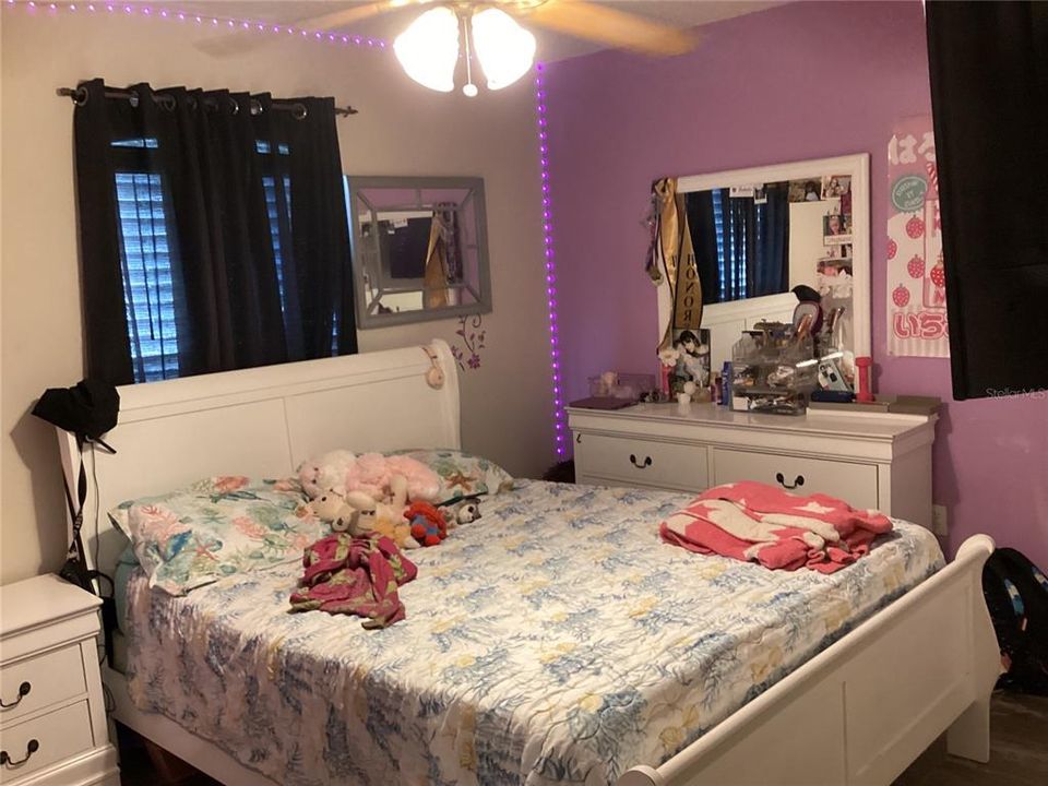 合同活跃: $1,660 (4 贝兹, 2 浴室, 1788 平方英尺)