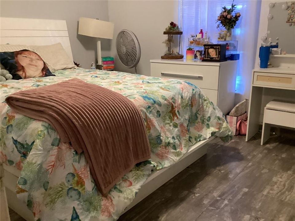 合同活跃: $1,660 (4 贝兹, 2 浴室, 1788 平方英尺)