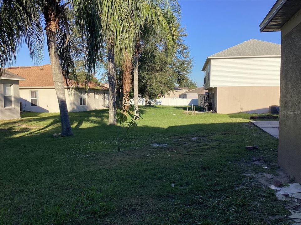 合同活跃: $1,660 (4 贝兹, 2 浴室, 1788 平方英尺)