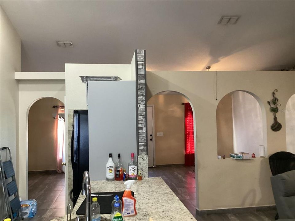 合同活跃: $1,660 (4 贝兹, 2 浴室, 1788 平方英尺)