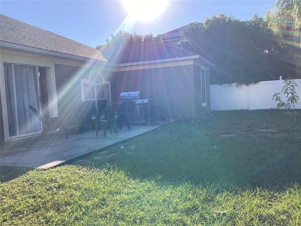 合同活跃: $1,660 (4 贝兹, 2 浴室, 1788 平方英尺)