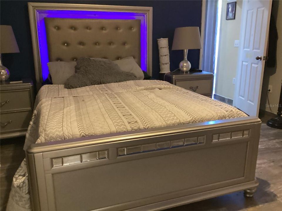 合同活跃: $1,660 (4 贝兹, 2 浴室, 1788 平方英尺)