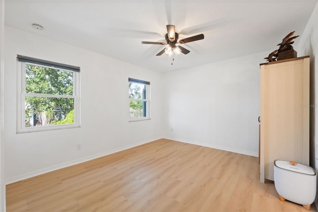 For Sale: $330,000 (2 beds, 1 baths, 1522 Square Feet)