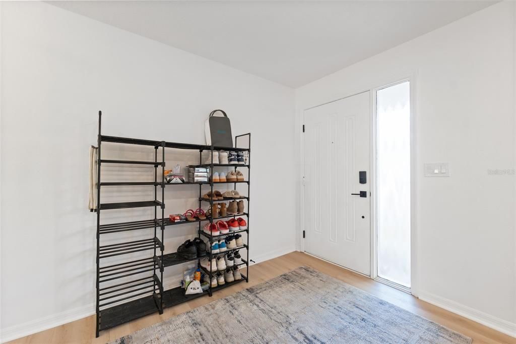 For Sale: $330,000 (2 beds, 1 baths, 1522 Square Feet)