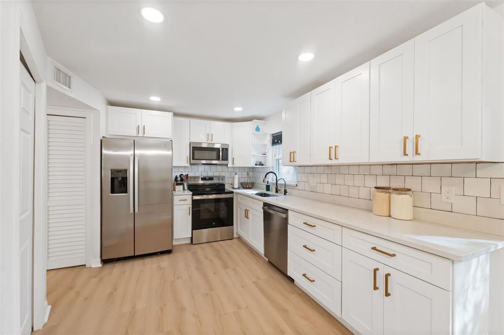 For Sale: $330,000 (2 beds, 1 baths, 1522 Square Feet)