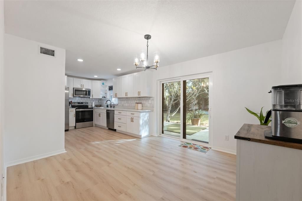 For Sale: $330,000 (2 beds, 1 baths, 1522 Square Feet)