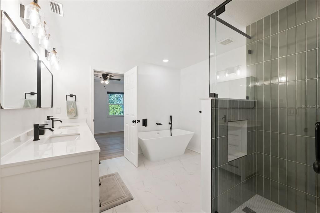 For Sale: $330,000 (2 beds, 1 baths, 1522 Square Feet)