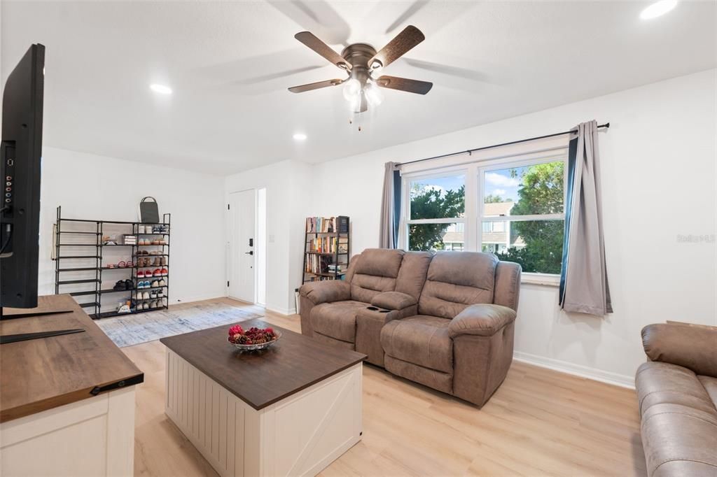 For Sale: $330,000 (2 beds, 1 baths, 1522 Square Feet)