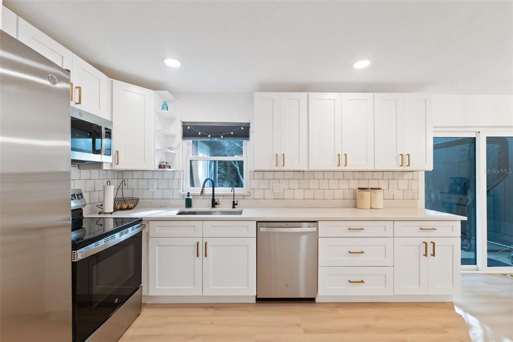 For Sale: $330,000 (2 beds, 1 baths, 1522 Square Feet)