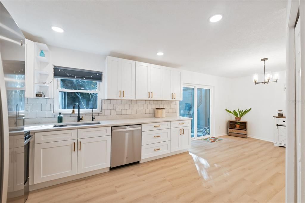 For Sale: $330,000 (2 beds, 1 baths, 1522 Square Feet)