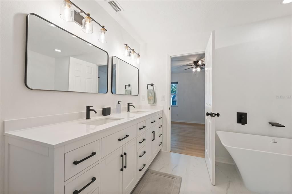 For Sale: $330,000 (2 beds, 1 baths, 1522 Square Feet)