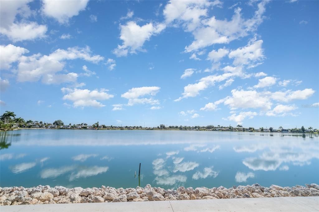 待售: $174,950 (1 贝兹, 1 浴室, 420 平方英尺)