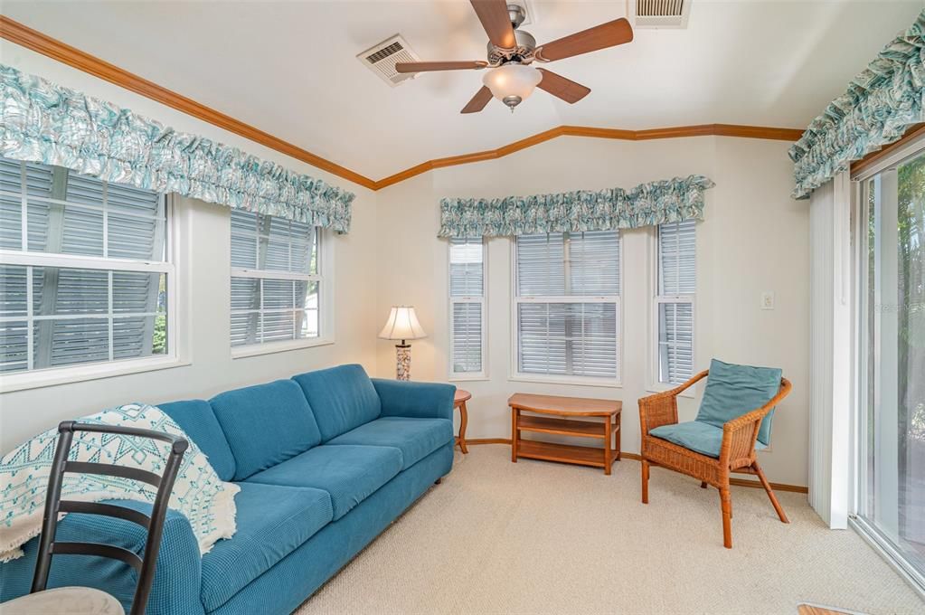 待售: $174,950 (1 贝兹, 1 浴室, 420 平方英尺)