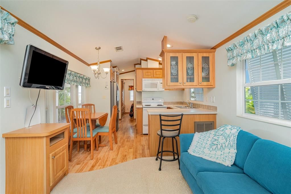 待售: $174,950 (1 贝兹, 1 浴室, 420 平方英尺)