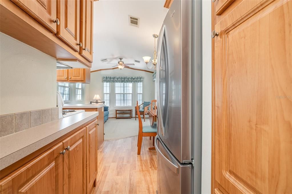 待售: $174,950 (1 贝兹, 1 浴室, 420 平方英尺)