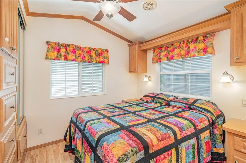 待售: $174,950 (1 贝兹, 1 浴室, 420 平方英尺)