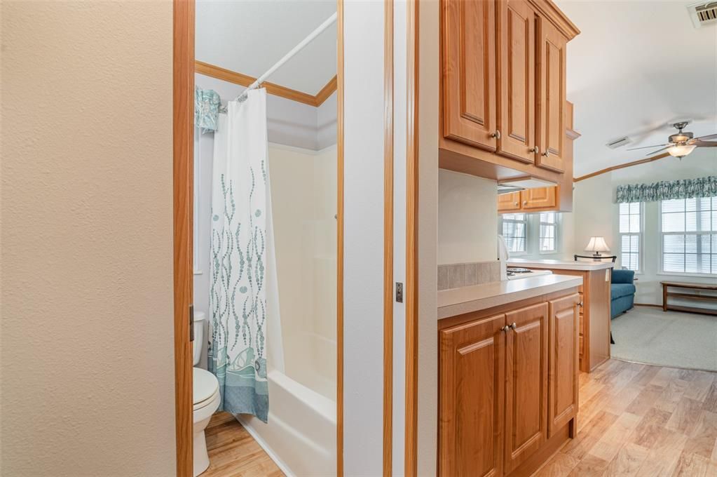 待售: $174,950 (1 贝兹, 1 浴室, 420 平方英尺)